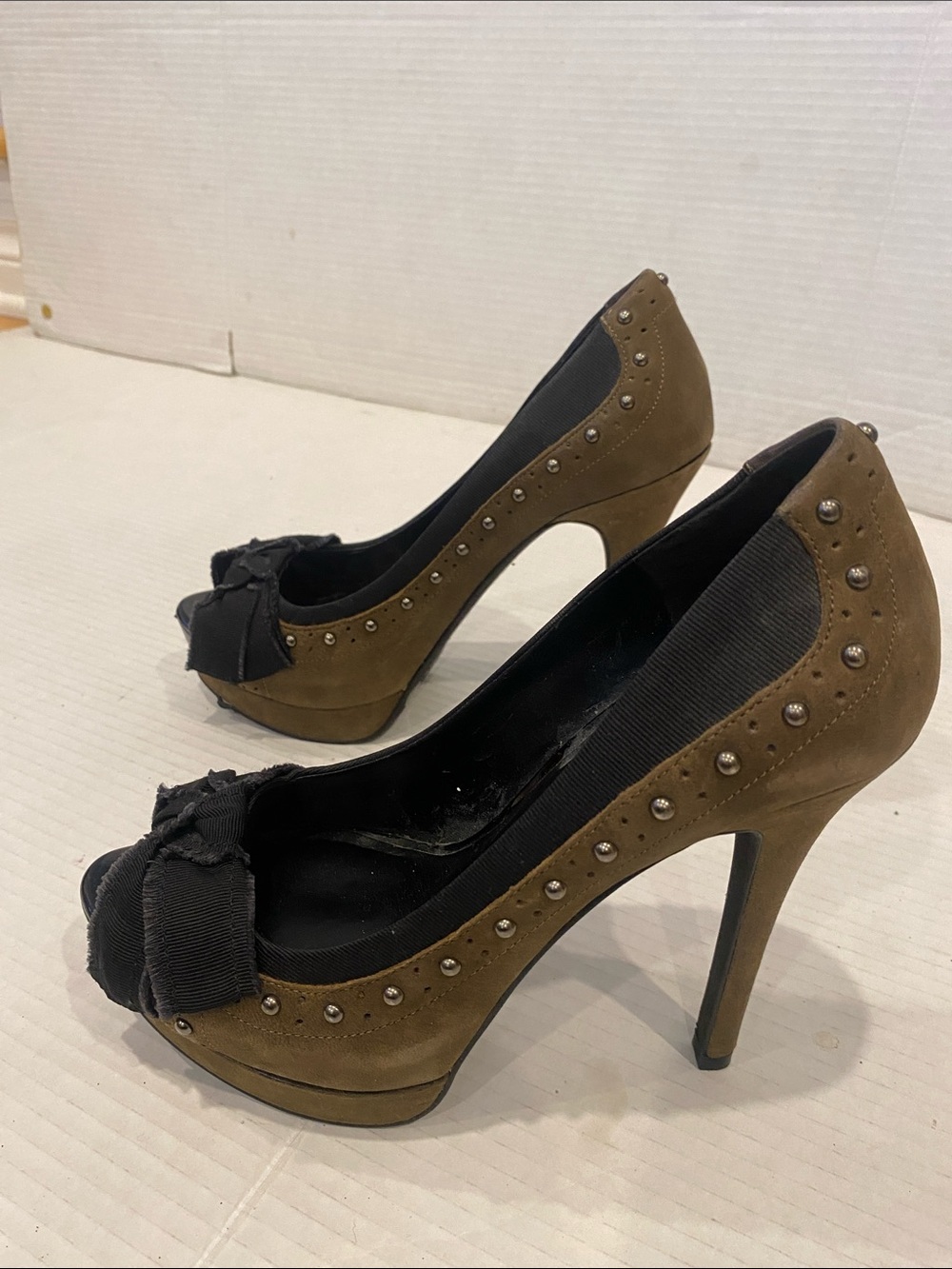 JESSICA SIMPSON Brown Studded Peep-Toe High Heels with Black  Bow Size 7